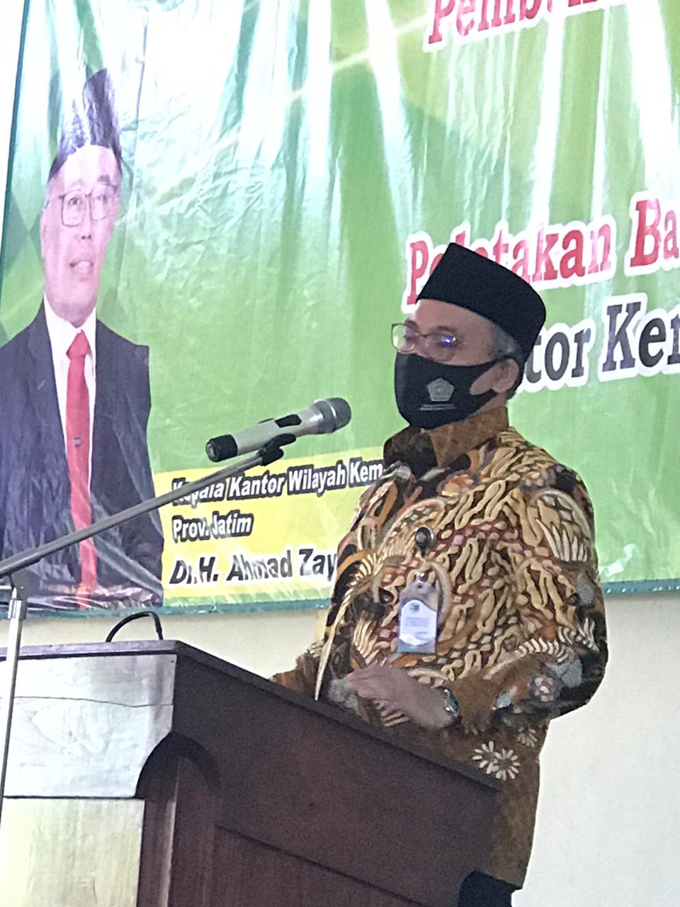 Kepala Kantor Wilayah Kementerian Agama Provinsi Jawa Timur Beri ...